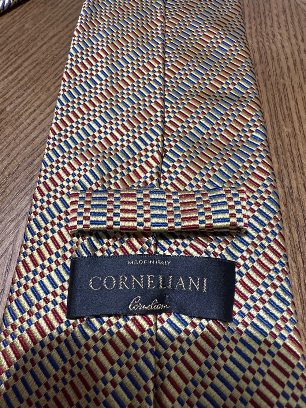 Corneliani mens gold red blue geo stripe pattern 100% silk neck tie EUC